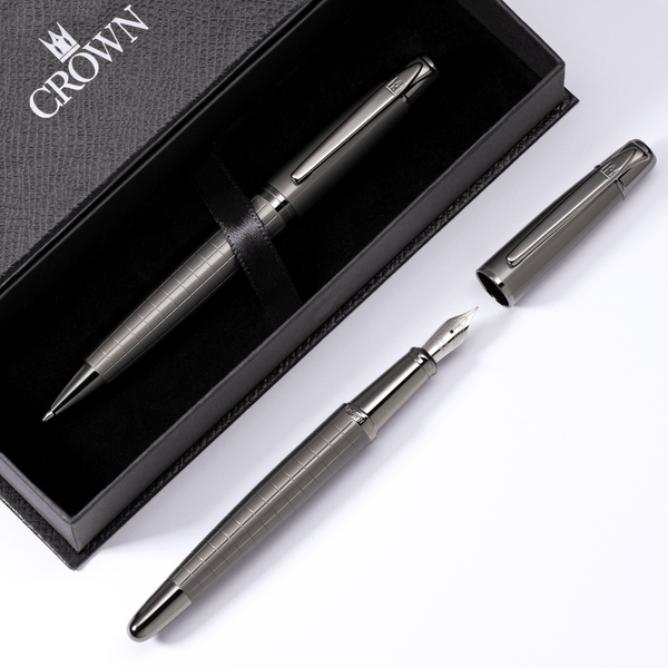 Conjunto Caneta Crown Personalizada Metal Ebony Esferografica e Tinteiro Fumê