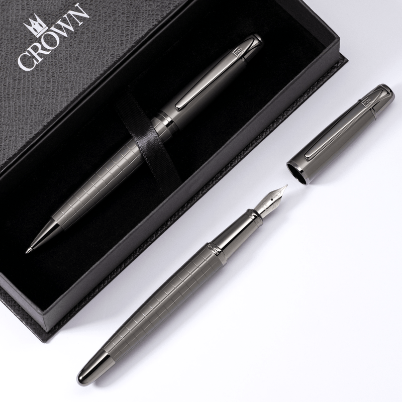 Conjunto Caneta Crown Personalizada Metal Ebony Esferografica e Tinteiro Fumê